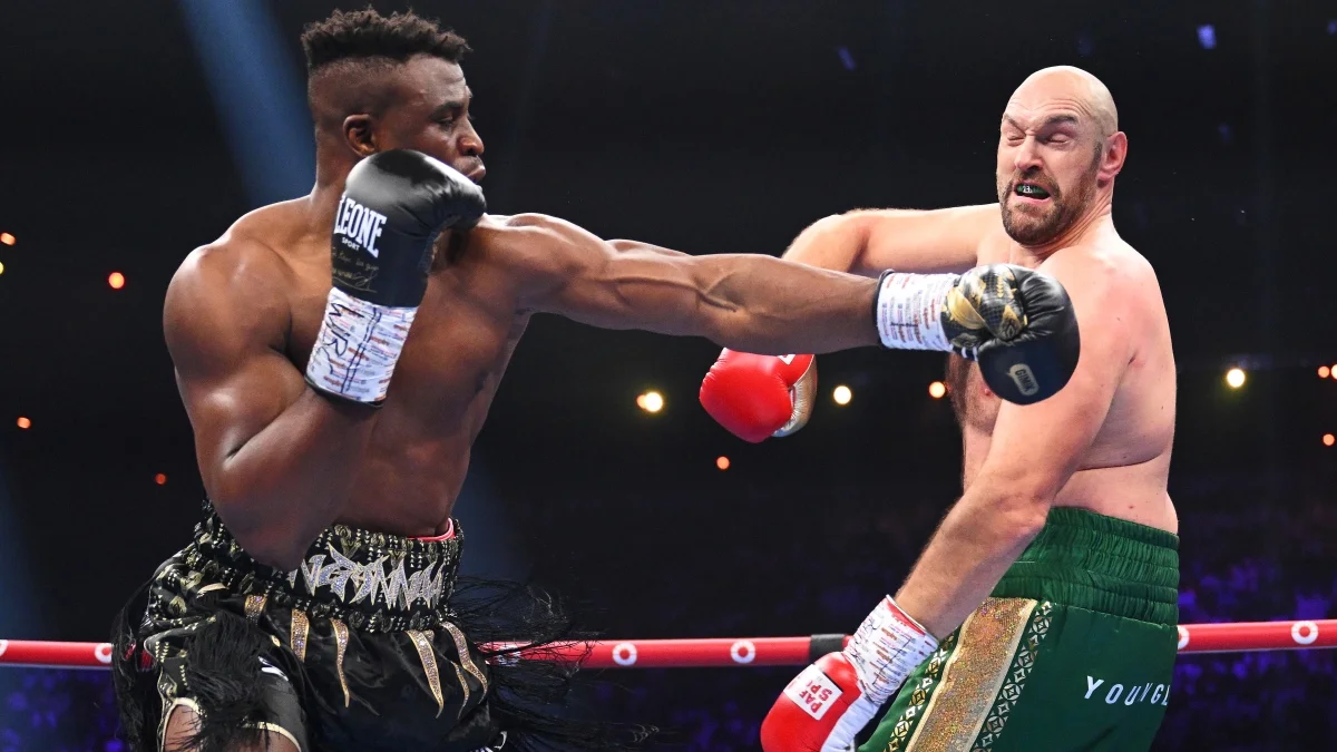 Фрэнсис Нганну и Тайсон Фьюри / Getty Images