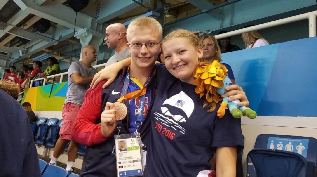 Роберт Грісволд (ліворуч) / фото з соцмереж