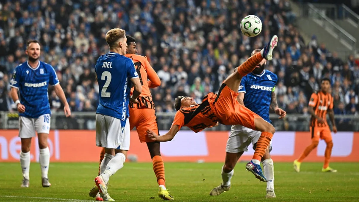 Фото к новости: Гол звезды Шахтера в стиле Роналдиньо претендует на звание лучшего в 1/8 финала Лиги конференций