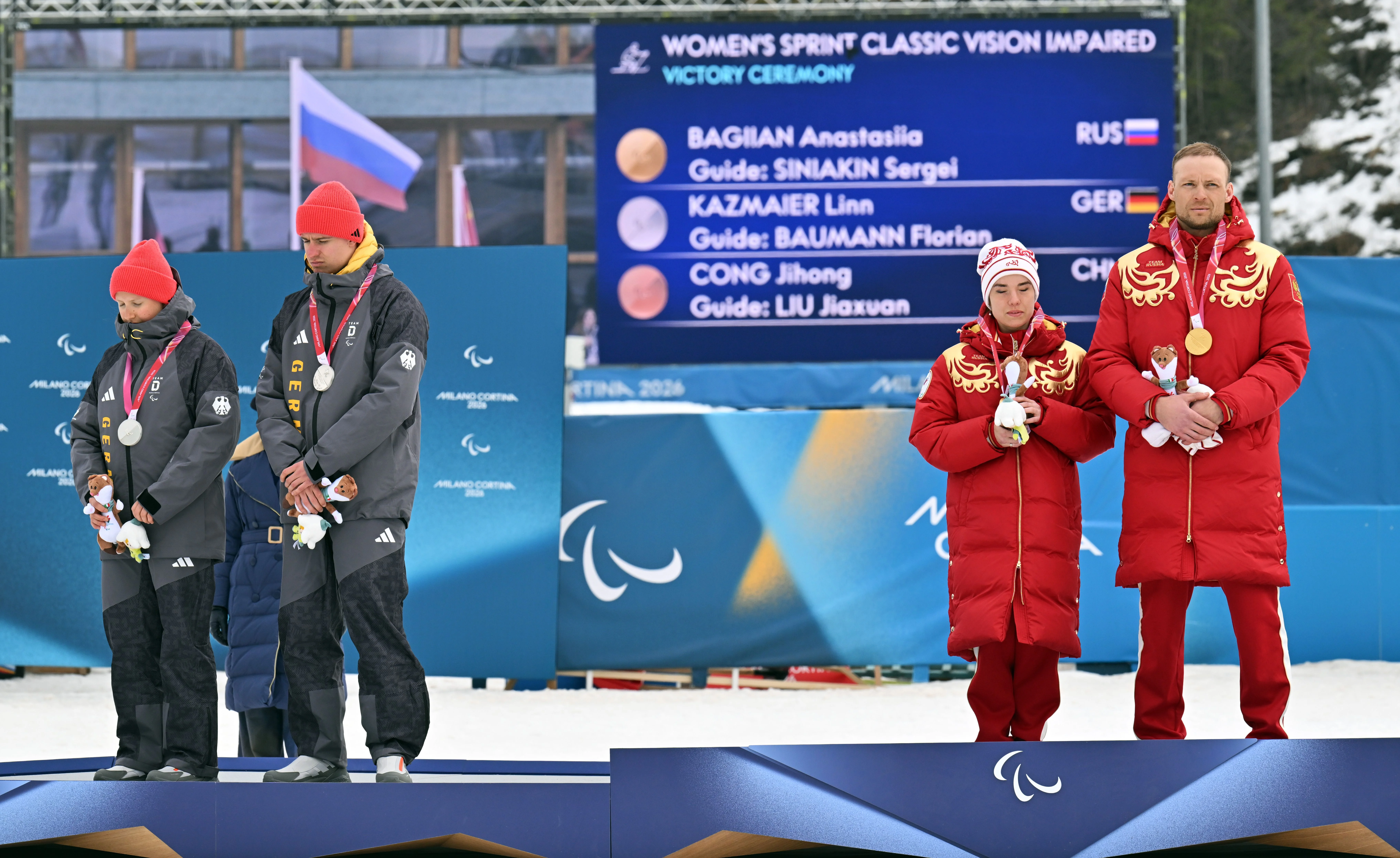 Лінн Казмаєр на п'єдесталі (ліворуч) / фото: Getty Іmages