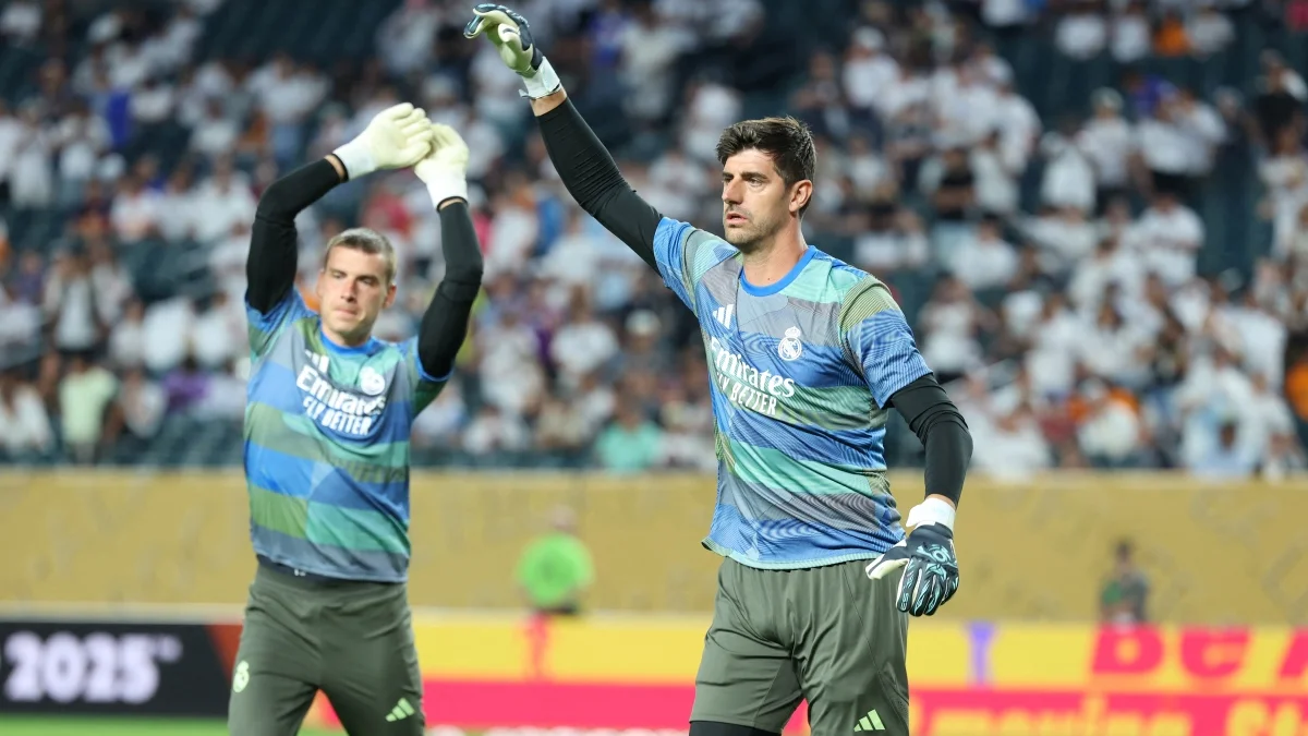 Лунин и Куртуа / Getty Images