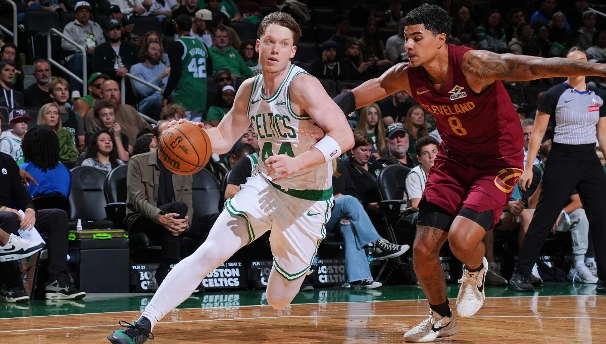 Фото до новини: Українець підписав дворічний контракт з найтитулованішим клубом НБА