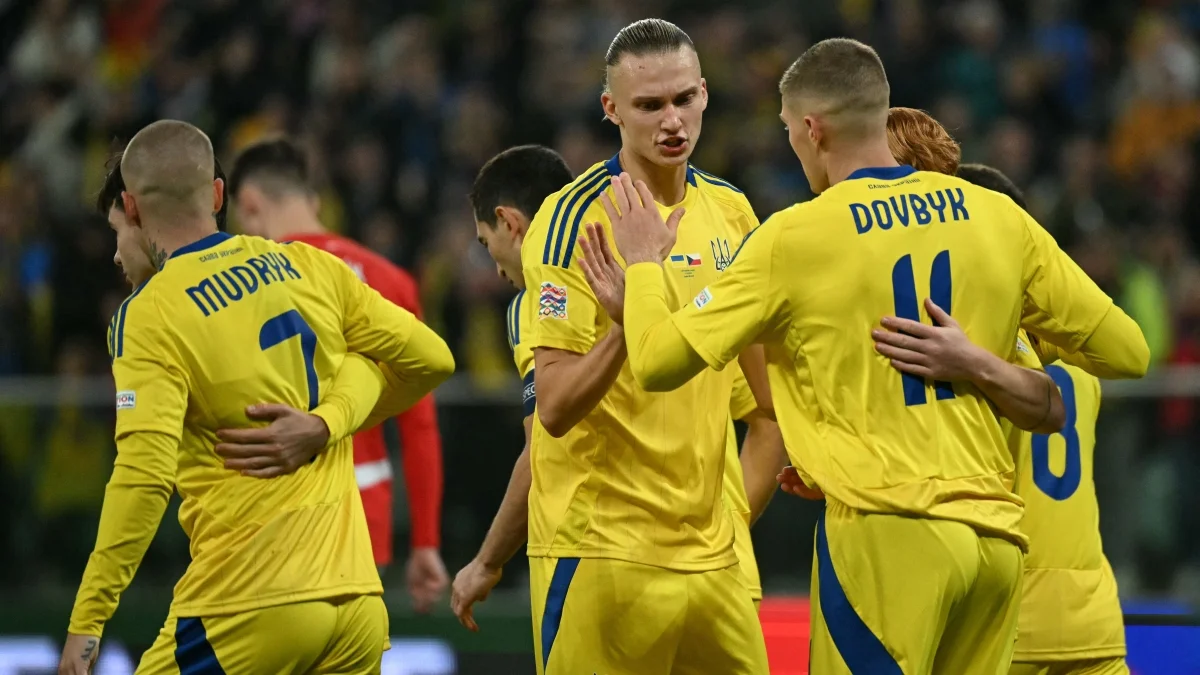 Максим Таловєров з партнерами по збірній / Getty Images