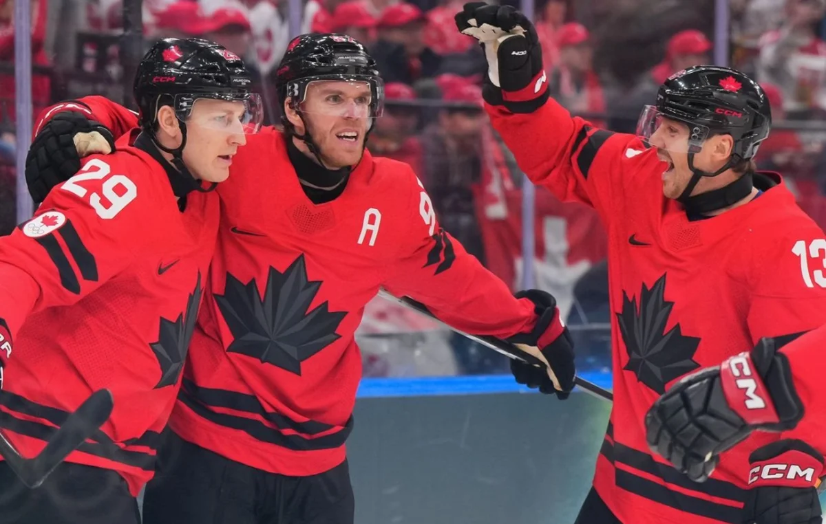 Збірна Канади з хокею / IIHF