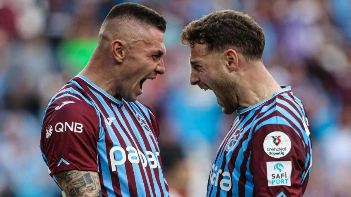 Олександр Зубков з одноклубником / фото: ФК Трабзонспор