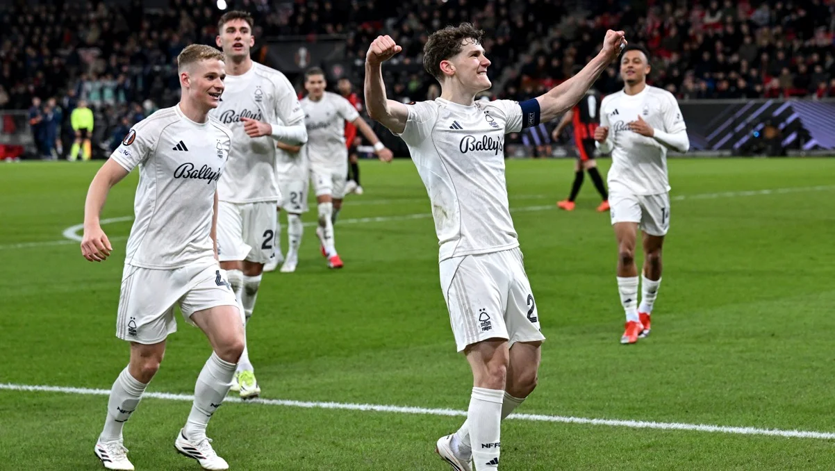 Фото к новости: Кристал Пэлас в игре с двумя удалениями выгрыз победу благодаря дублю, Мидтьюлланд подарил Ноттингему четвертьфинал ЛЕ