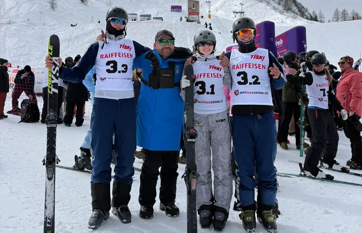 Золота українська команда юніорів / фото: Ski Federation of Ukraine