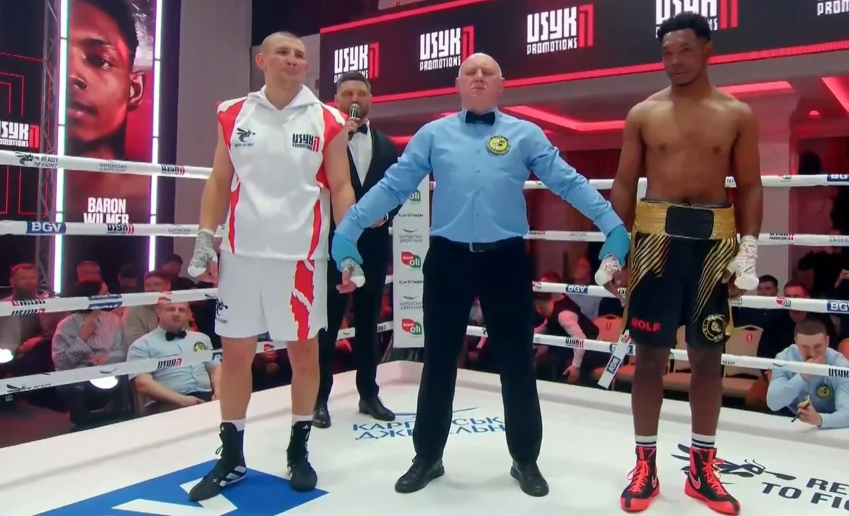 Александр Хижняк (крайний слева) / скриншот