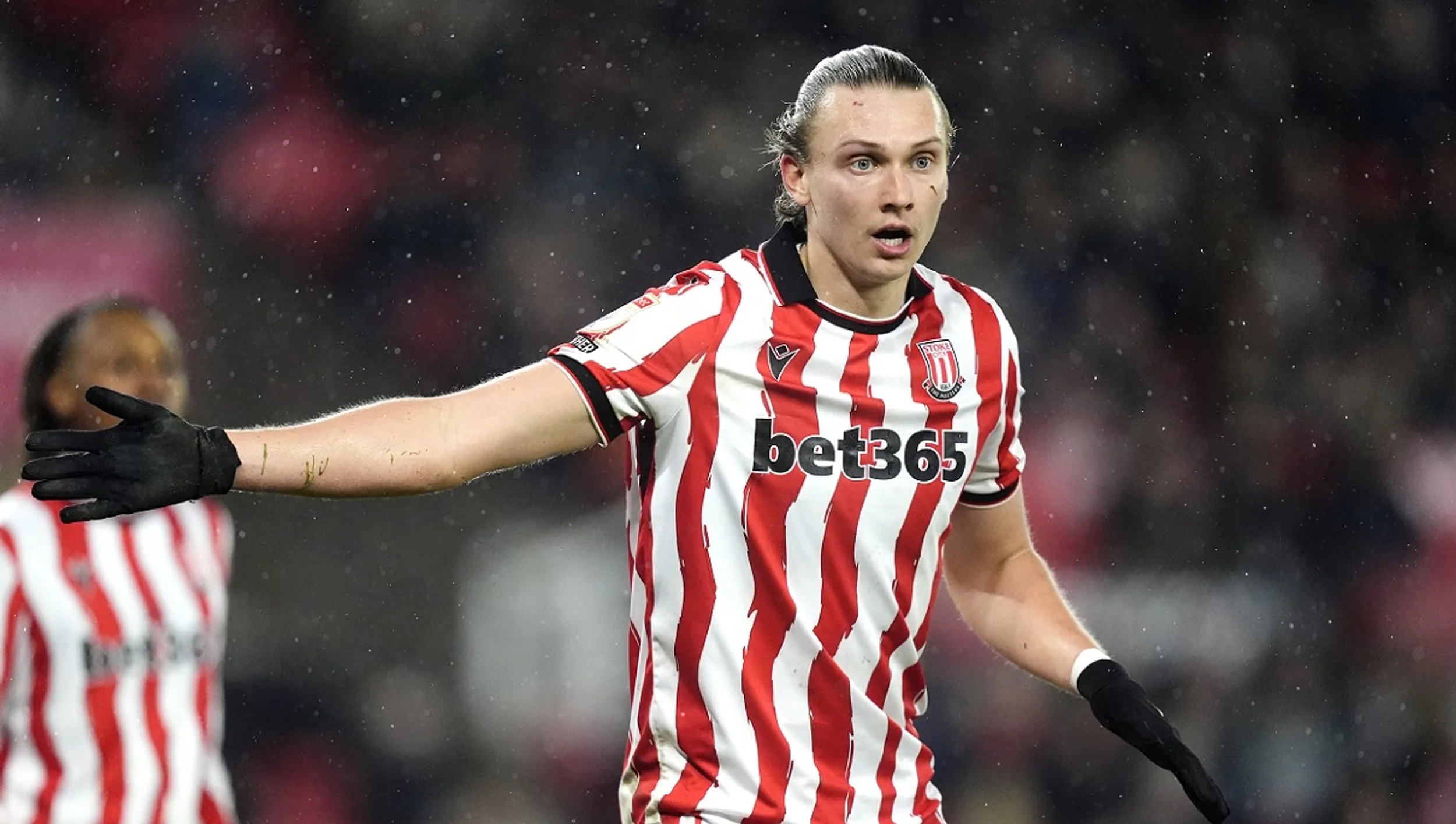 Фото до новини: Захиснику збірної України може знадобитися операція – головний тренер пролив світло на стан легіонера