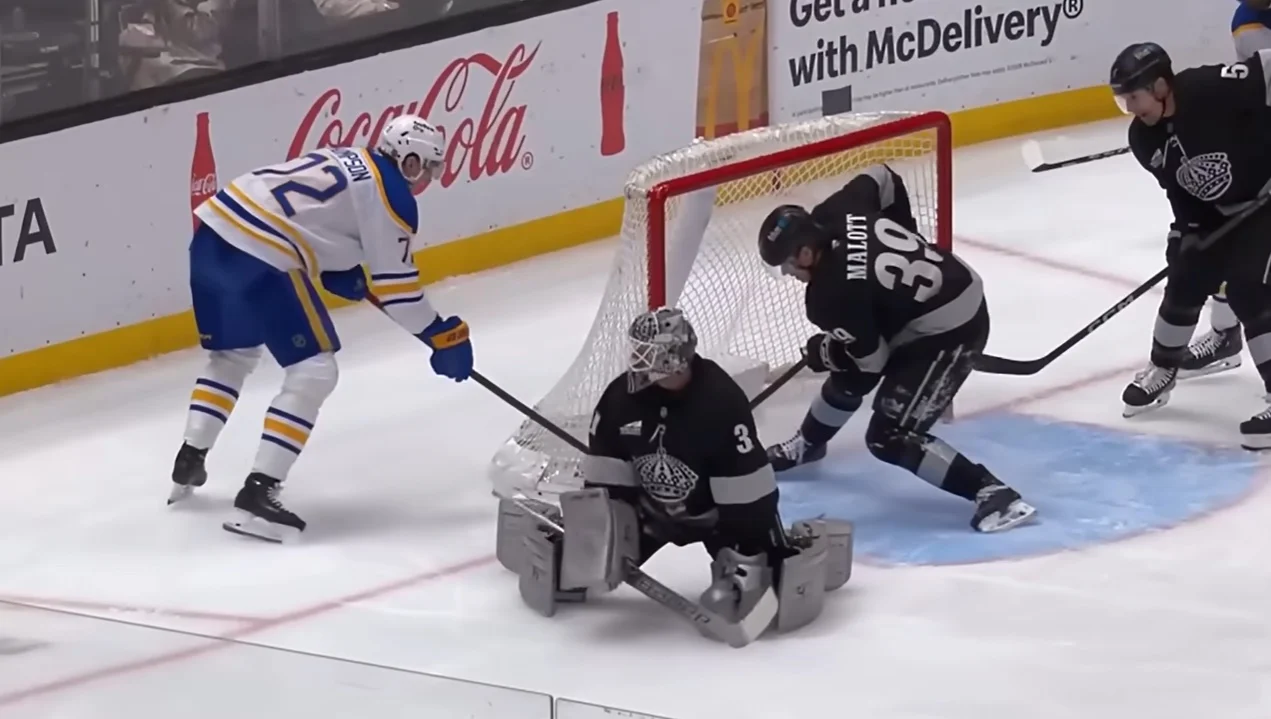 Баффало одержал волевую победу над Лос-Анджелесом / скриншот