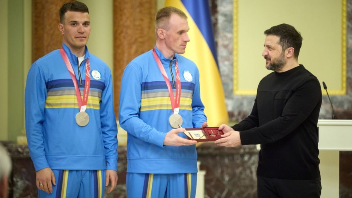 Зеленский вместе с паралимпийцами / фото: Офис президента Украины