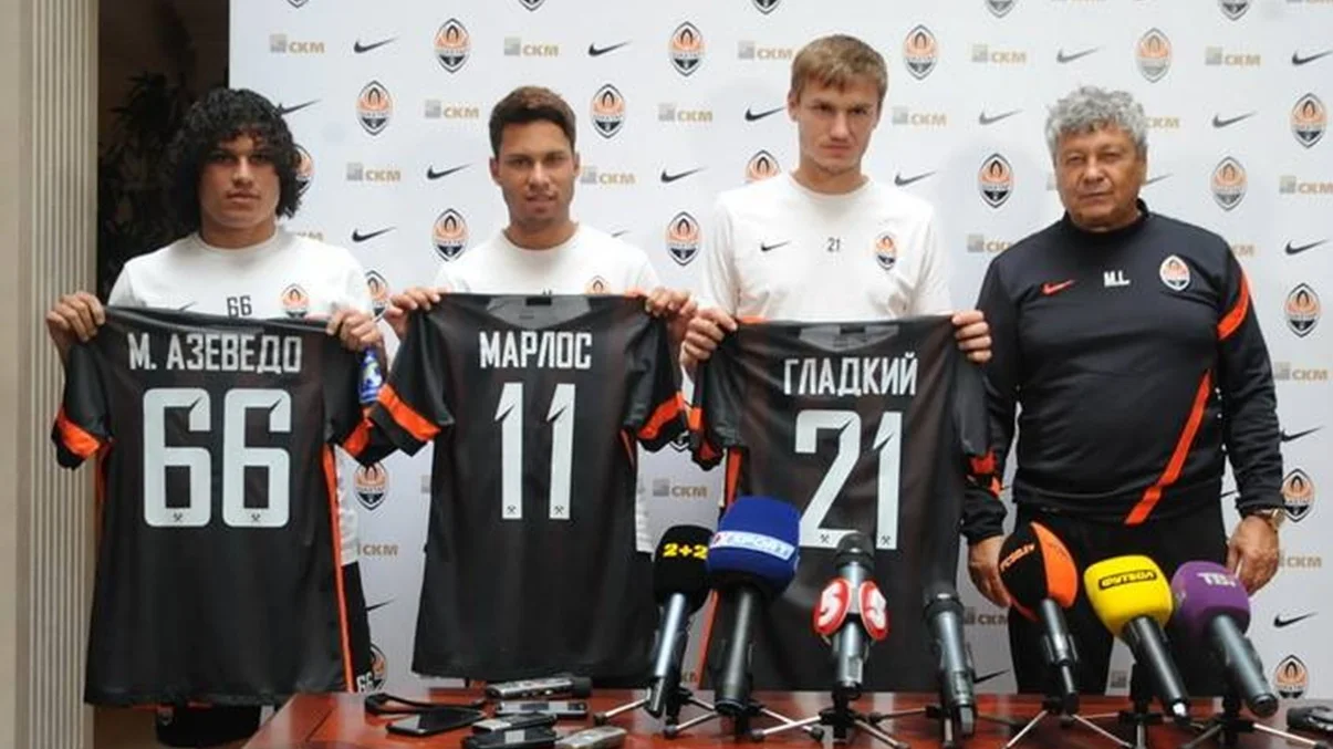 Азеведо (крайний слева) на презентации в Шахтере / Фото пресс-службы Шахтера