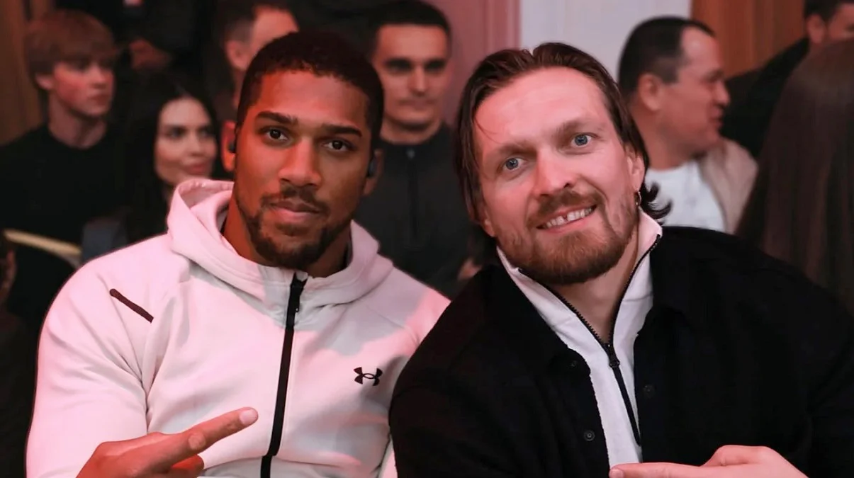 Фото к новости: Усик откровенно оценил состояние Джошуа после совместных тренировок: "Врач говорит не торопиться" (ВИДЕО)