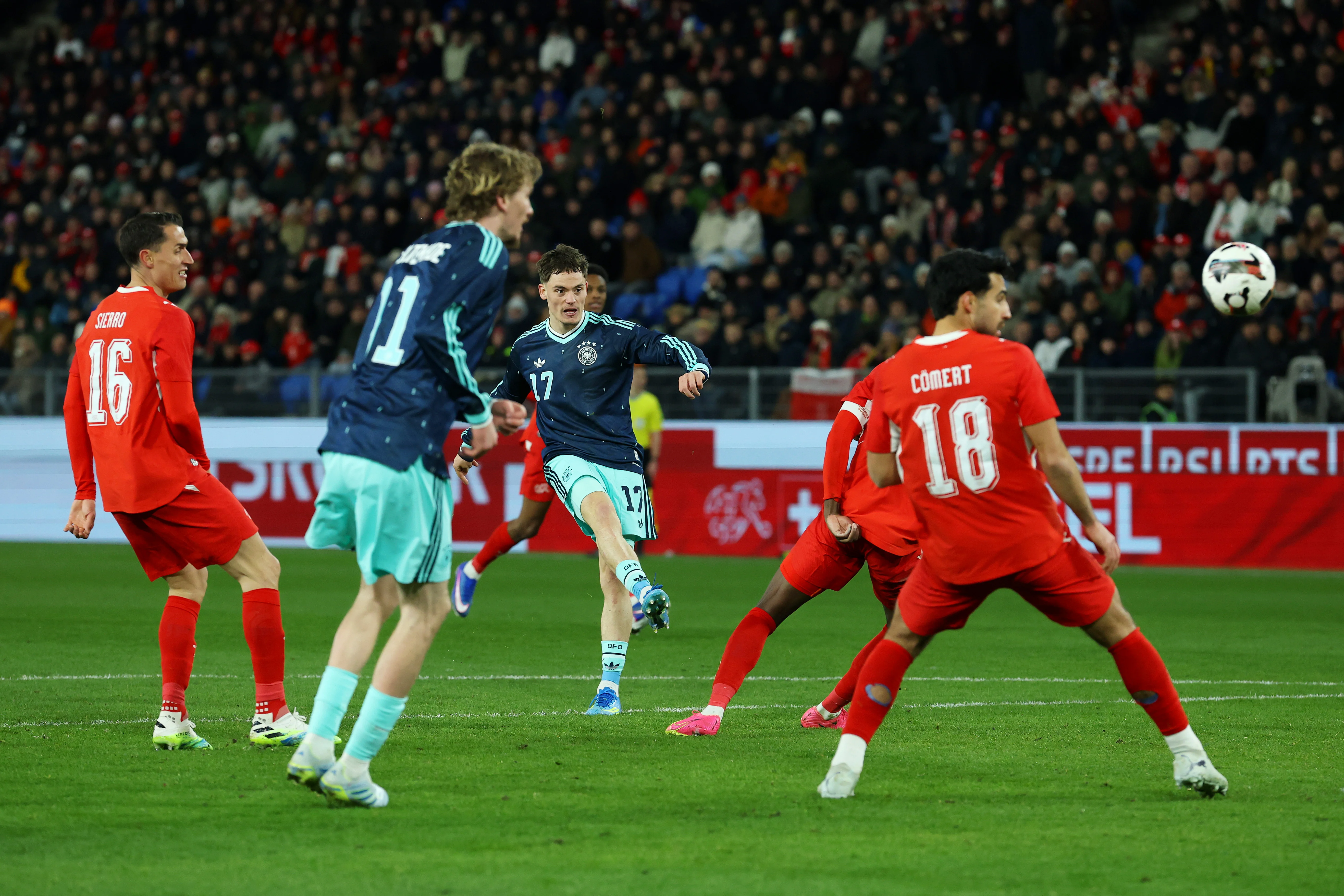 Флоріан Вірц забиває гол / Getty Images
