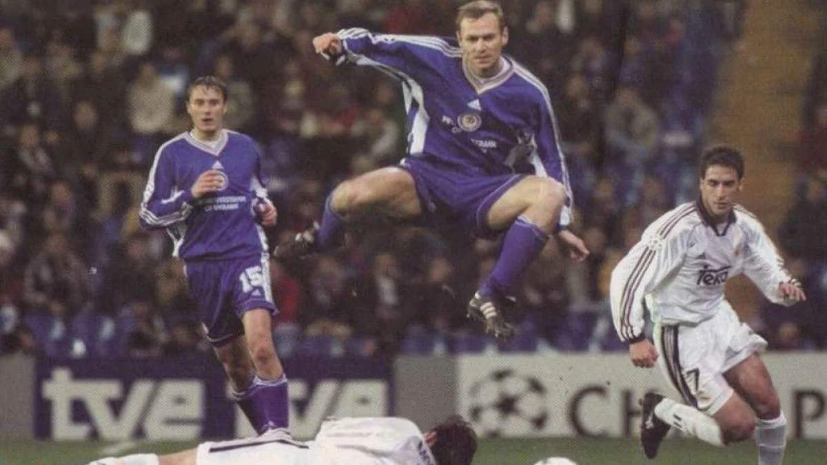 Олександр Головко (у стрибку) / фото: ФК Динамо