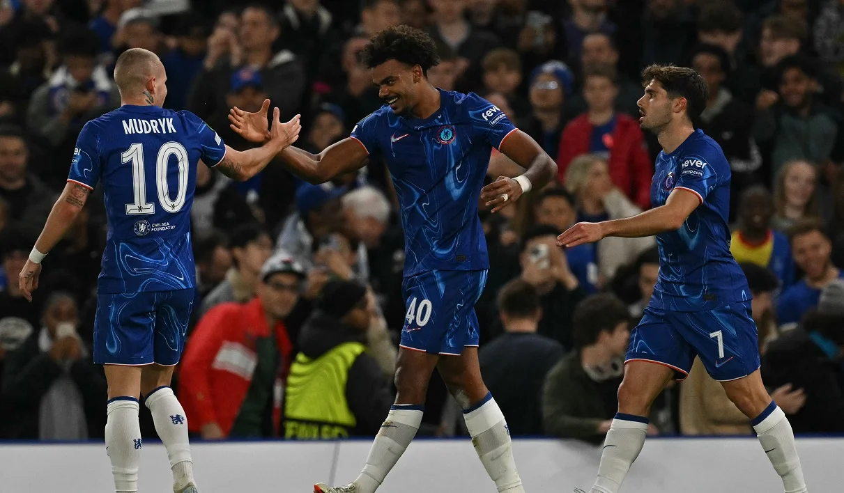 Мудрик, Вейга и Нету / Photo by GLYN KIRK/AFP via Getty Images