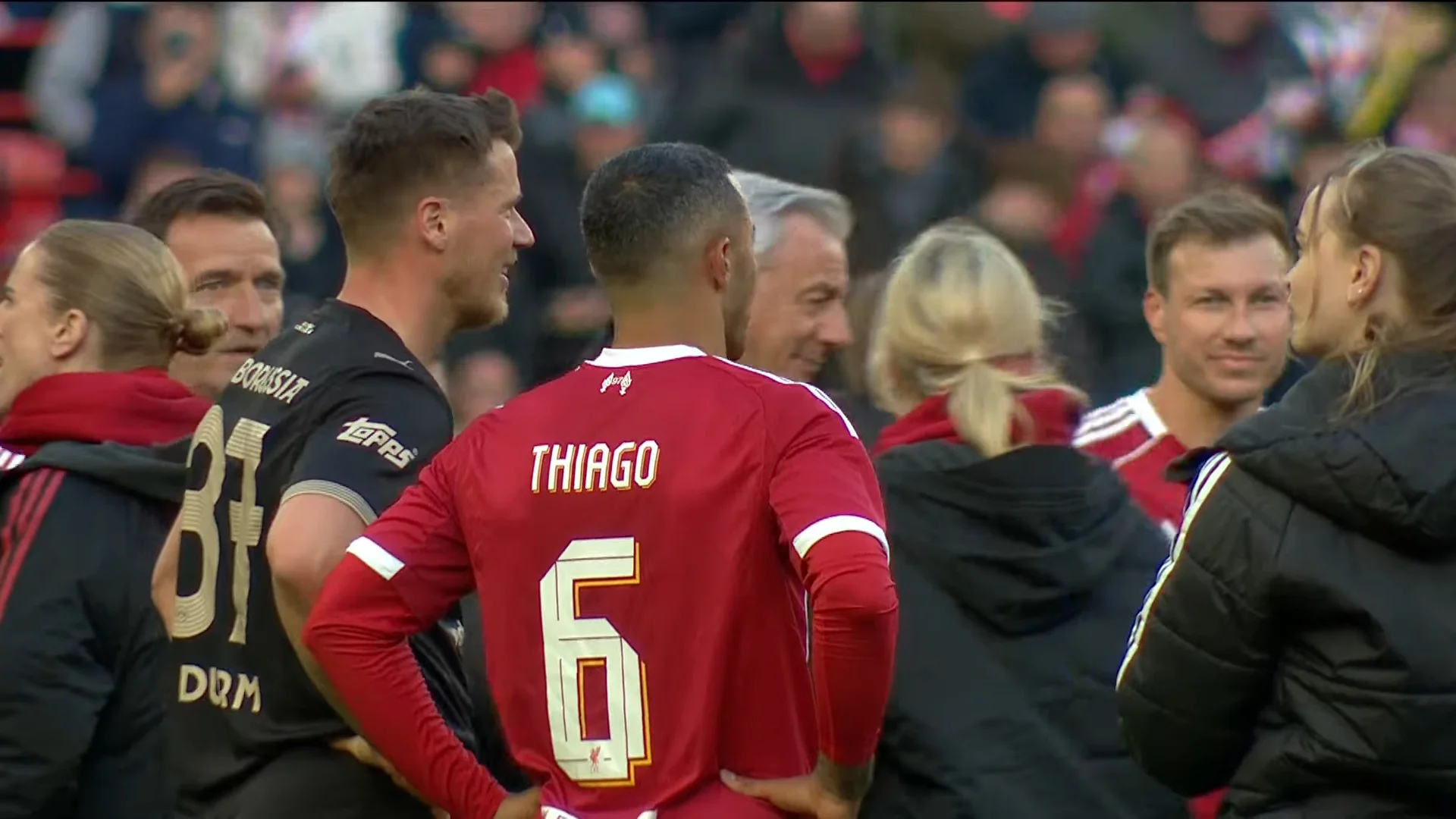 Тьяго Алькантара в матчі легенд / Скріншот