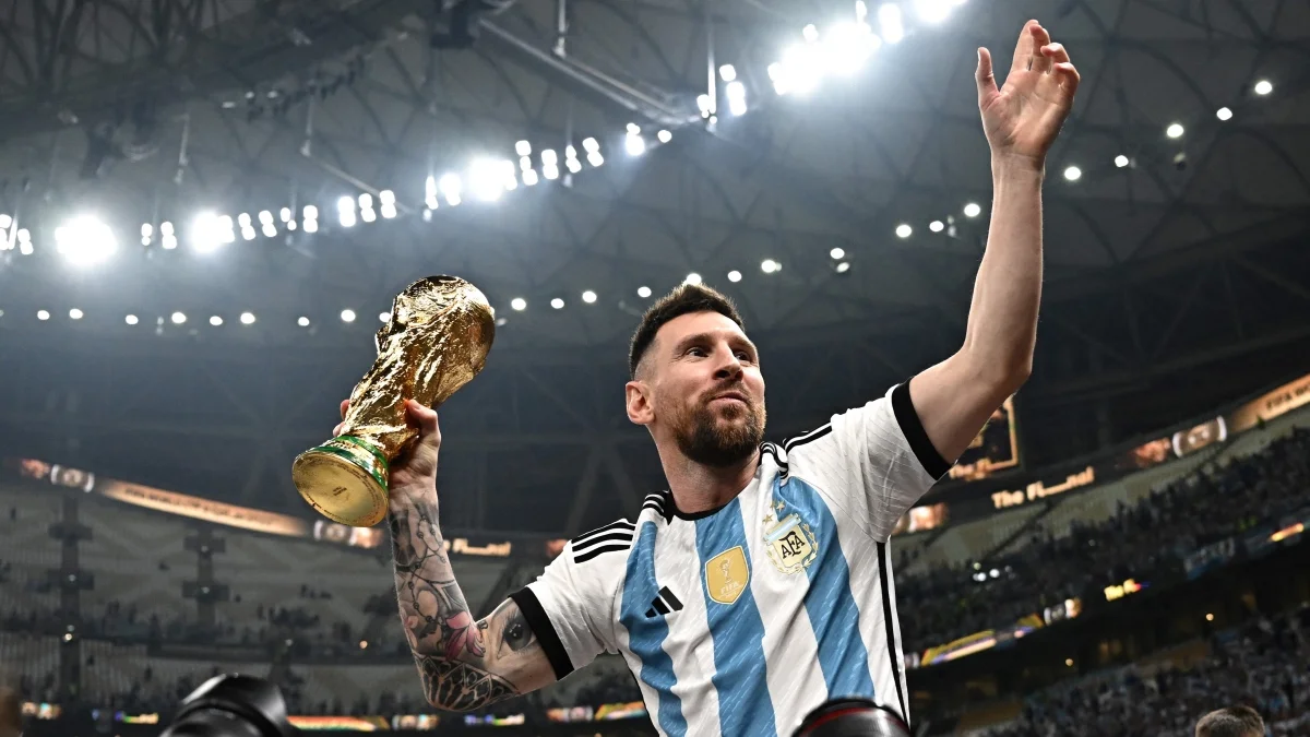 Месси с титулом ЧМ / Getty Images