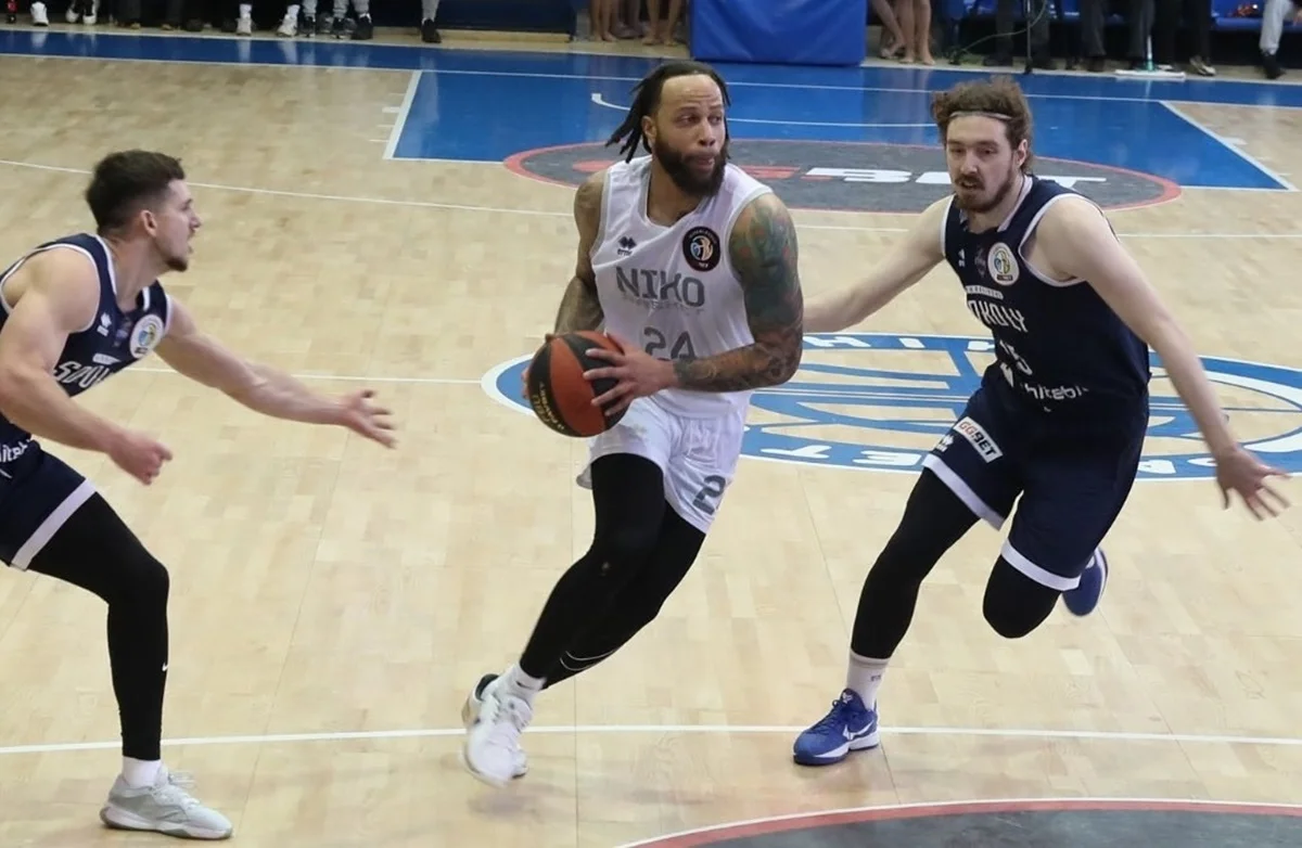 Фото к новости: Игрок седьмой команды таблицы попал в сборную регулярного сезона Суперлиги Украины по баскетболу – заслуженное признание