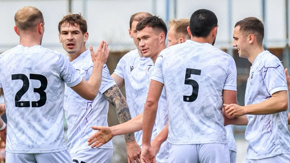 Гравці ЛНЗ / фото: ФК ЛНЗ