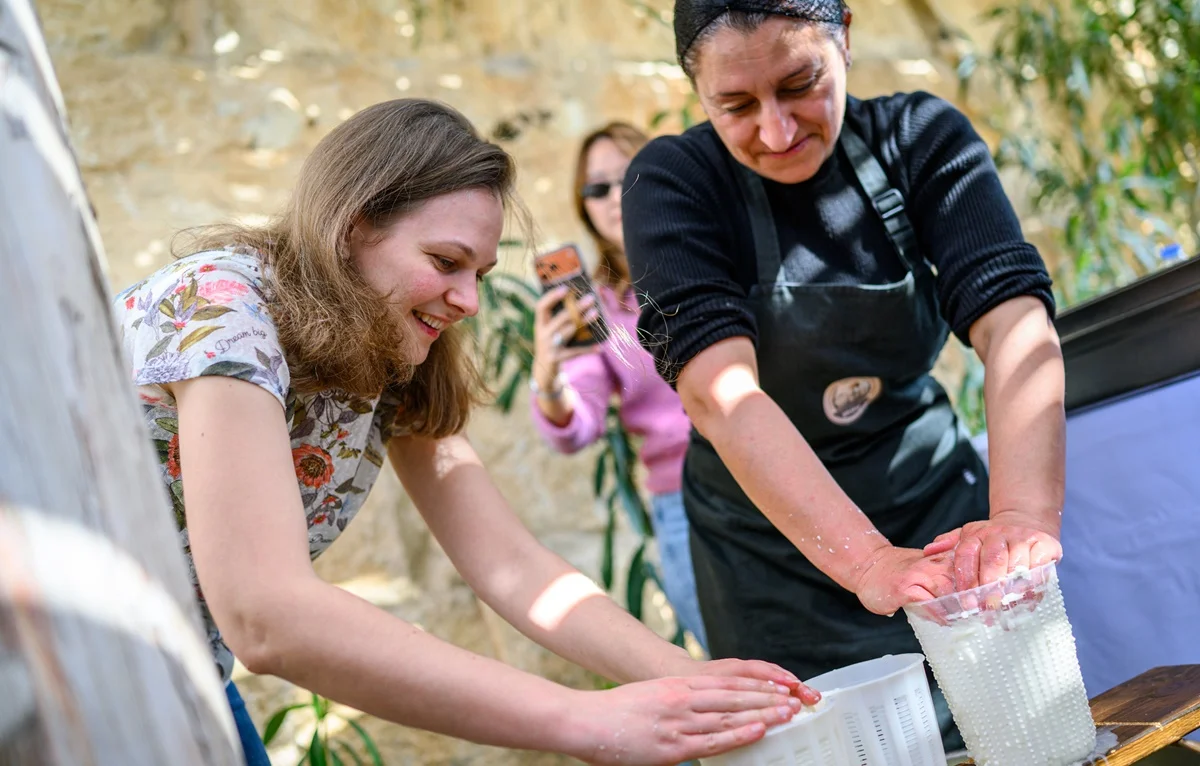 Анна Музичук (ліворуч) / фото: ФІДЕ