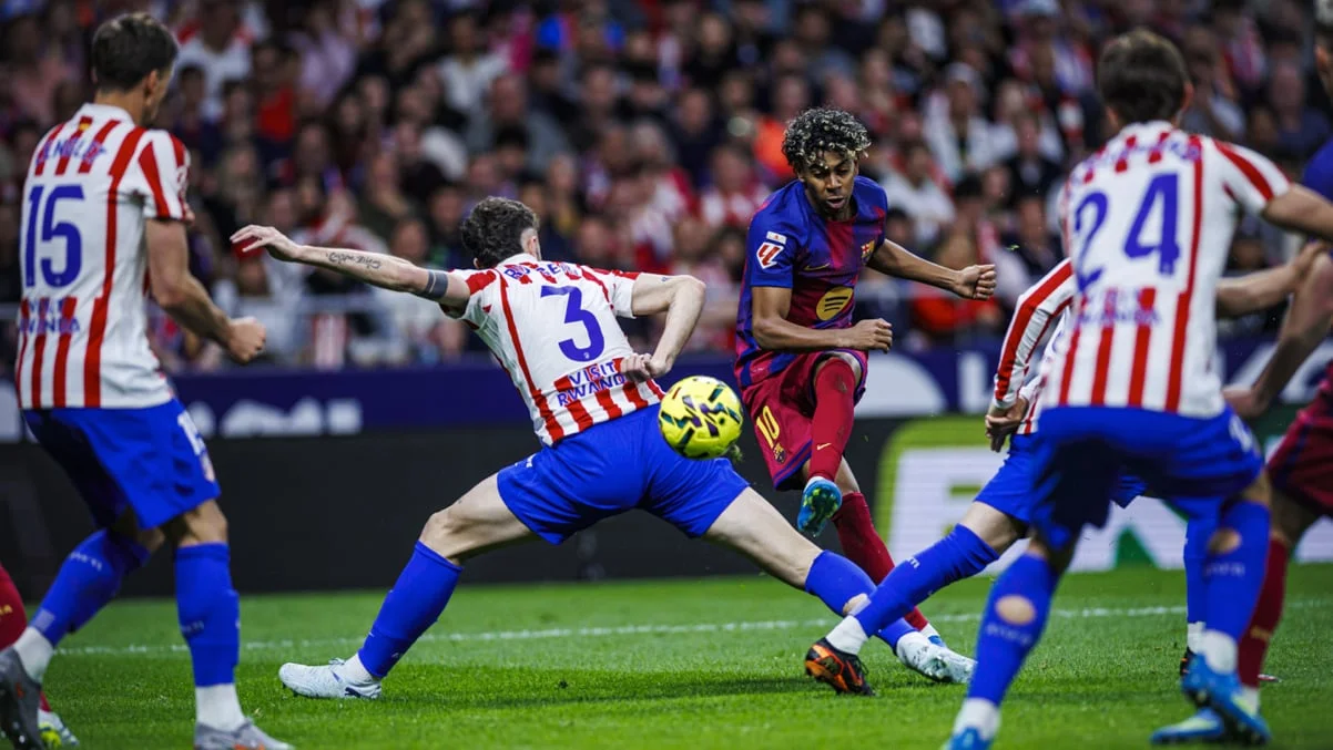 Фото к новости: Барселона дожала Атлетико в скандальной битве в Мадриде – каталонцы оторвались от Реала на семь очков