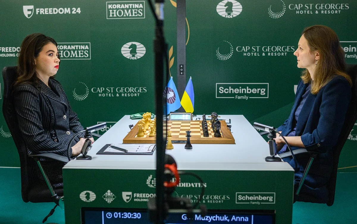 Алєксандра Горячкіна та Анна Музичук / фото: ФІДЕ