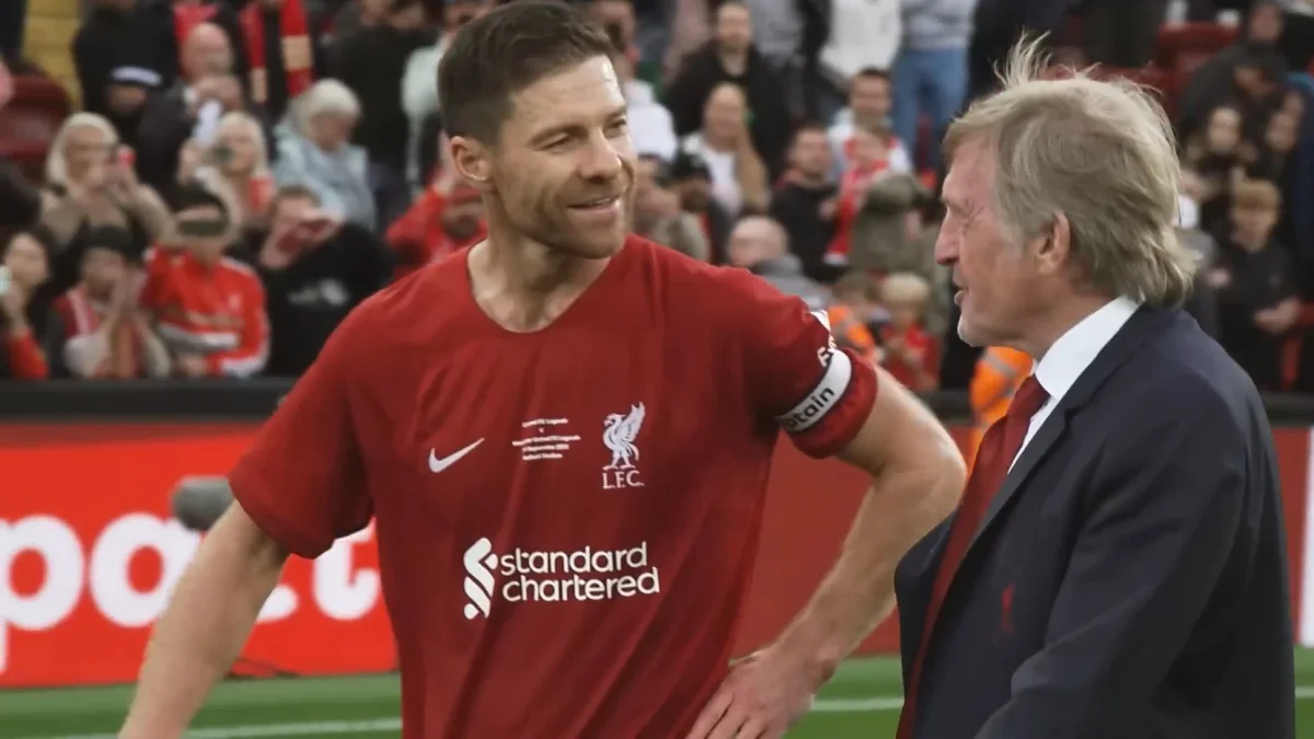 Хаби Алонсо и Кенни Далглиш / Скриншот