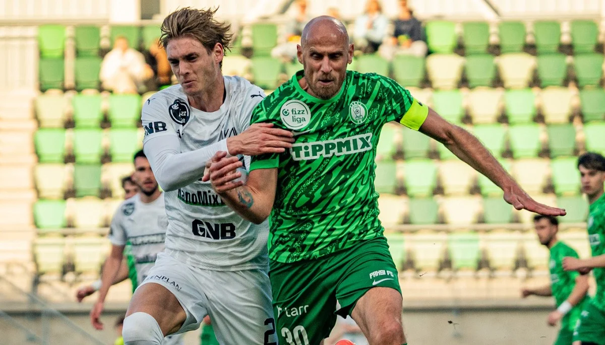 Максим Пухтєєв (ліворуч) / ФК Казінцбарцика