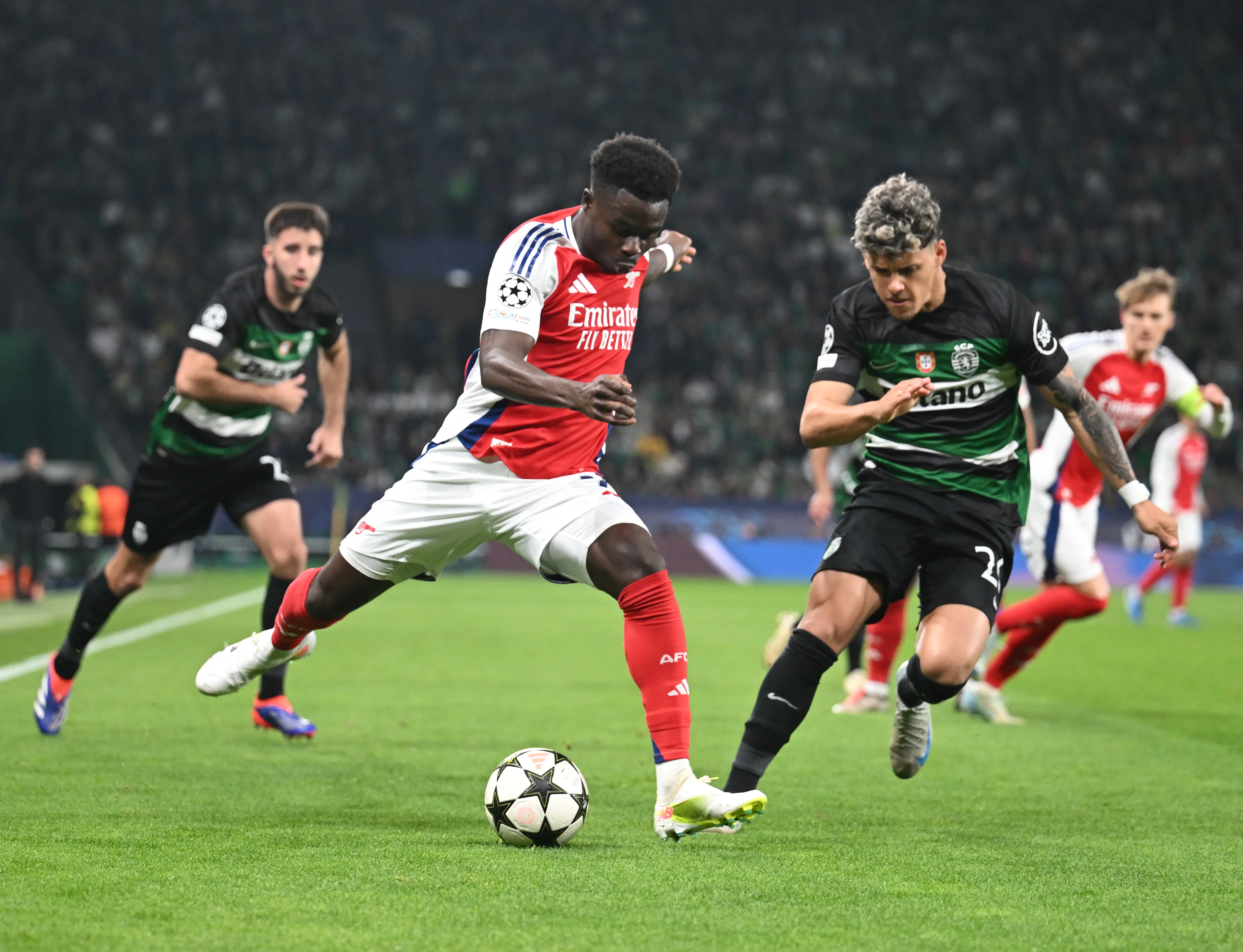 Сака против Араухо / Getty Images