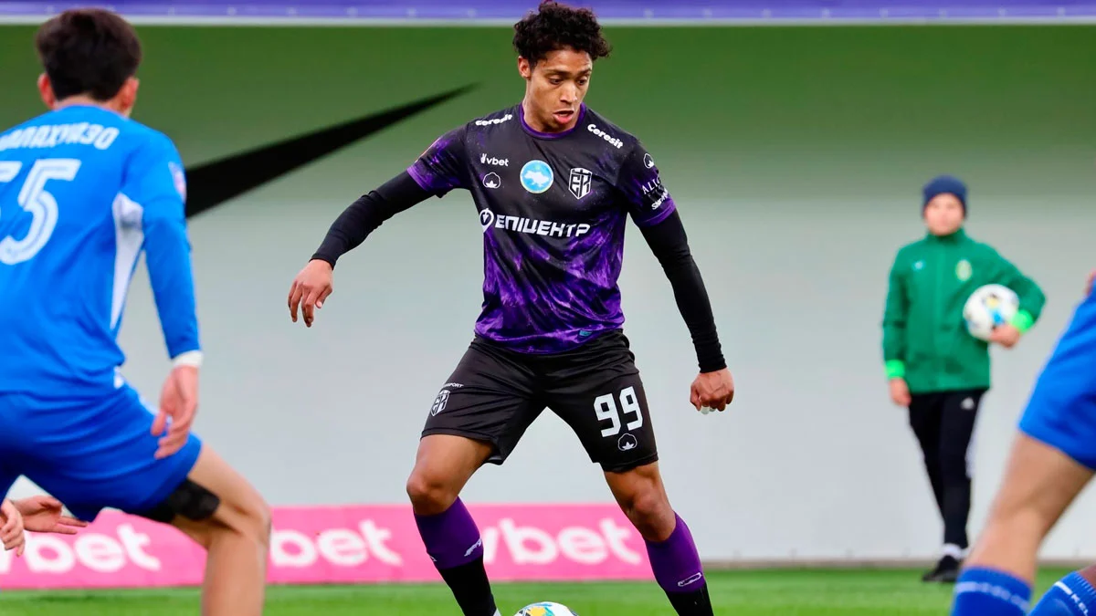 Фото до новини: Епіцентр здолав Кудрівку в битві за виживання, покинувши зону плей-офф – Рохас забив і повторив дурне вилучення Екітіке