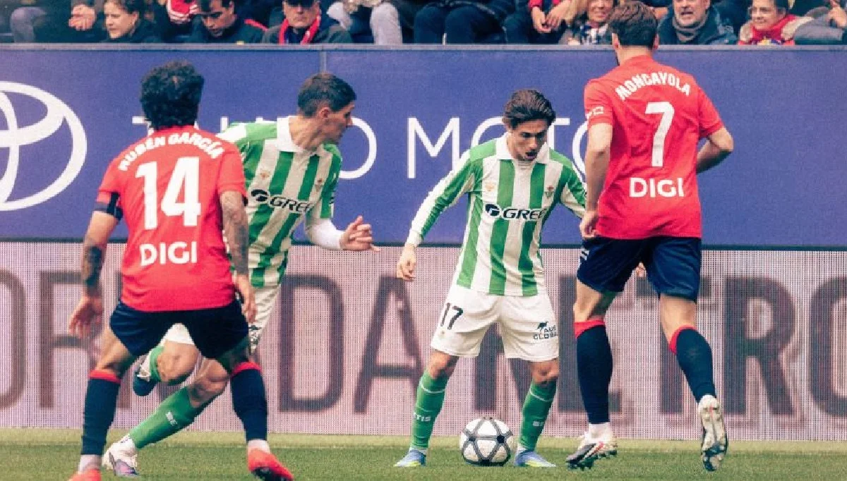 Фото к новости: Бетис на выезде расписал боевую ничью с Осасуной и продлил безвыигрышную серию до 7 матчей