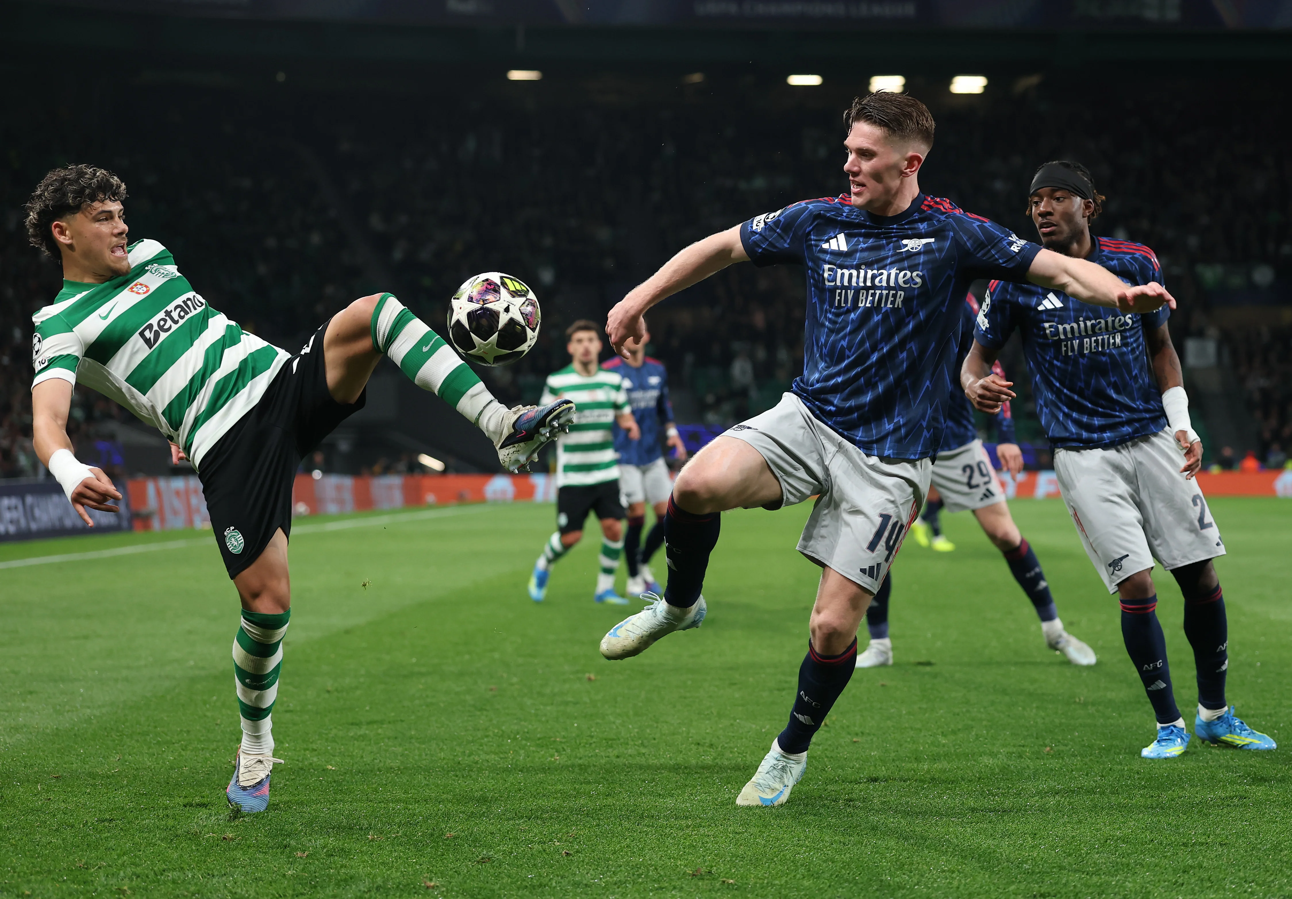 Араухо против Дьокереша і Мадуеке / Getty Images