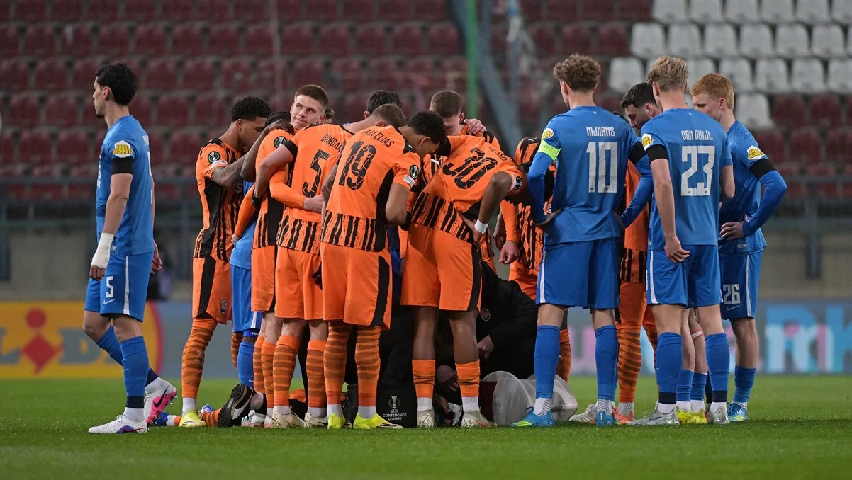 Ізакі надають допомогу / фото: ФК Шахтар