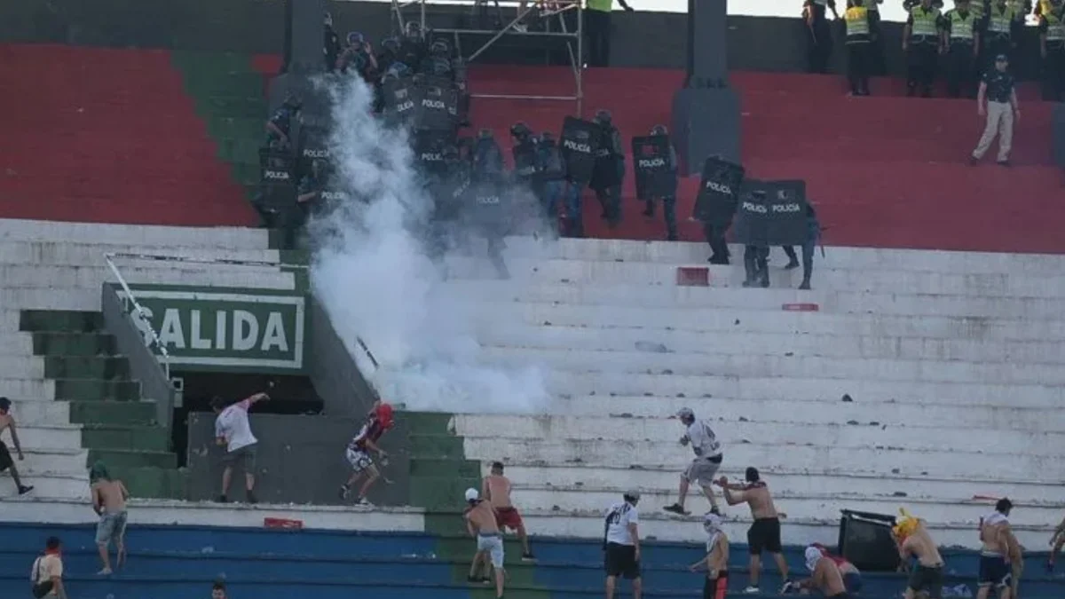 Заворушення на матчі Серро Портеньйо – Олімпія / DANIEL DUARTE