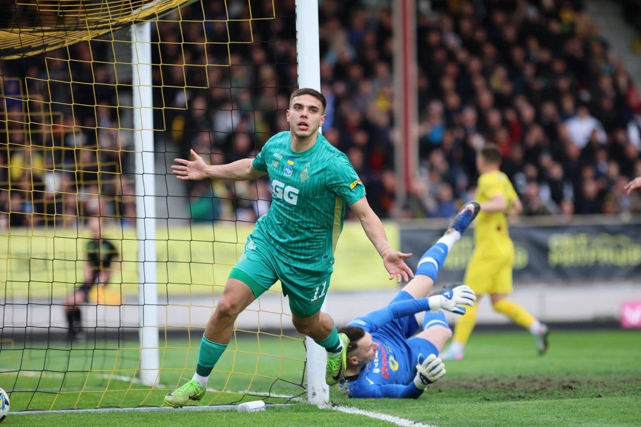 Матвій Пономаренко святкує дубль у ворота Буковини