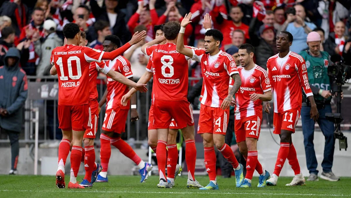 Луїс Діас святкує разом з партнерами по Баварії / Imago