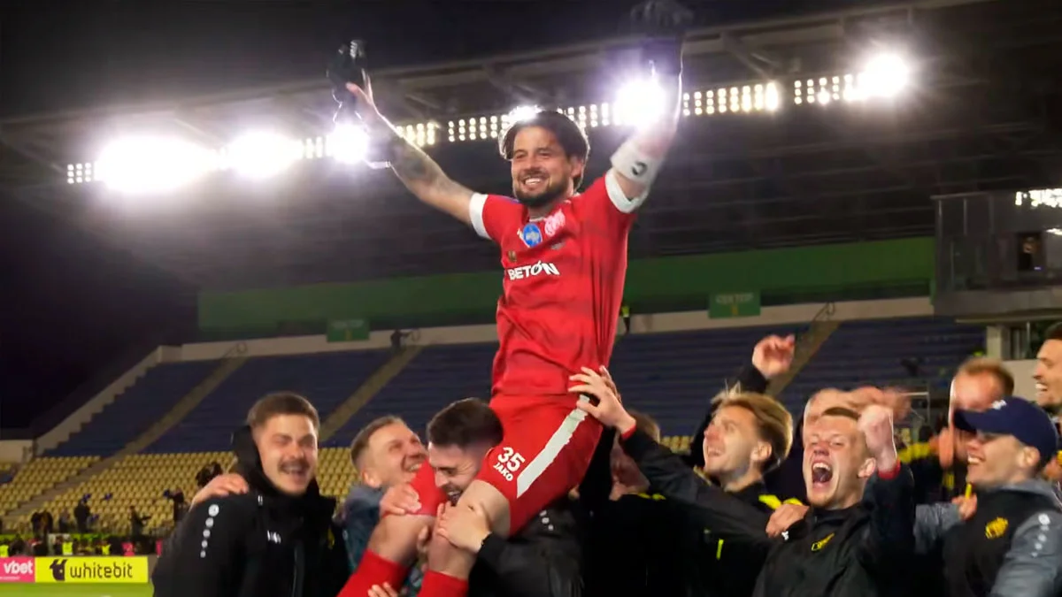 Фото к новости: Чернигов вышел в финал Кубка, сенсационно одолев Металлист 1925 в серии пенальти – северяне играли вдесятером весь матч