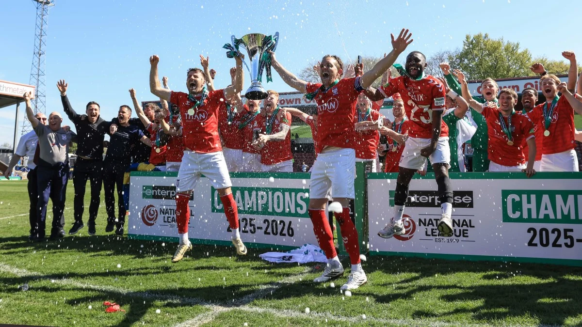 Йорк празднует победу в Национальной лиге / Photo by Chris Donnelly/MI News/NurPhoto via Getty Images