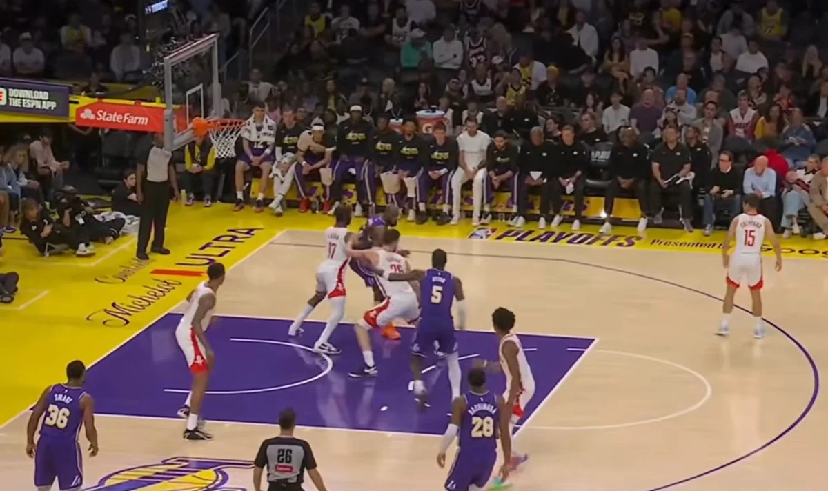 Лейкерс не одолели Хьюстон / скриншот