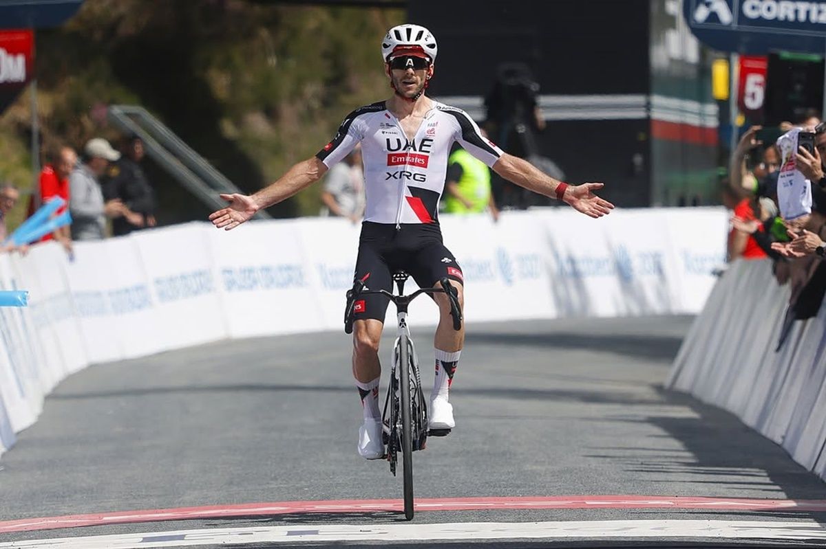 Адам Єйтс / фото: UAE Team Emirates