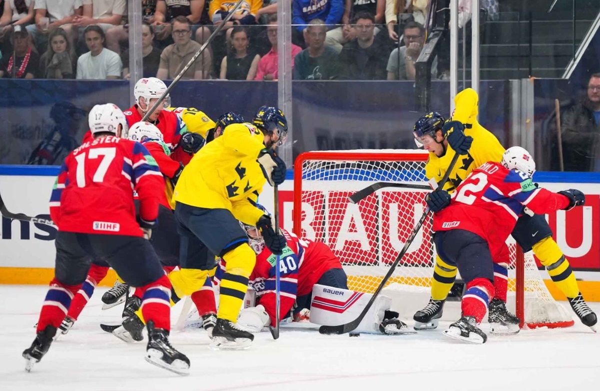 Норвегія обіграла Швецію / фото: IIHF