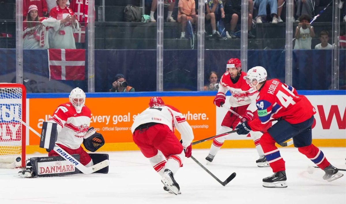 Норвегия дожала Данию / фото: IIHF