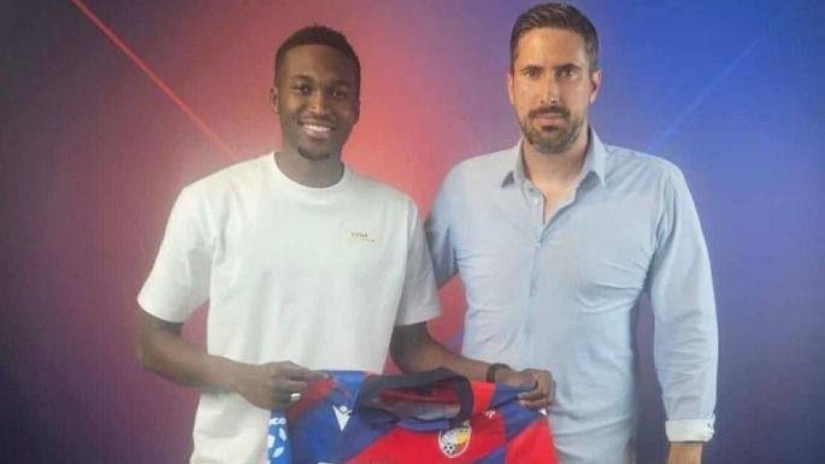 Бабукарр Фаал (слева) / Sportwave Gambia
