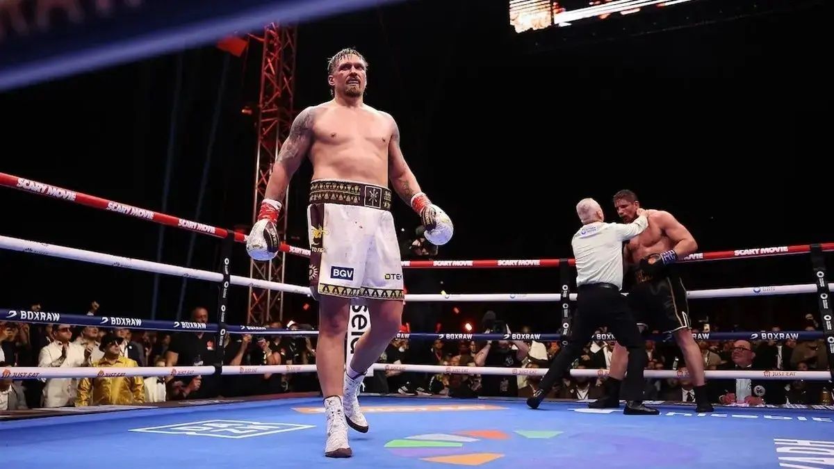Александр Усик  / фото: Марк Робинсон/Matchroom Boxing