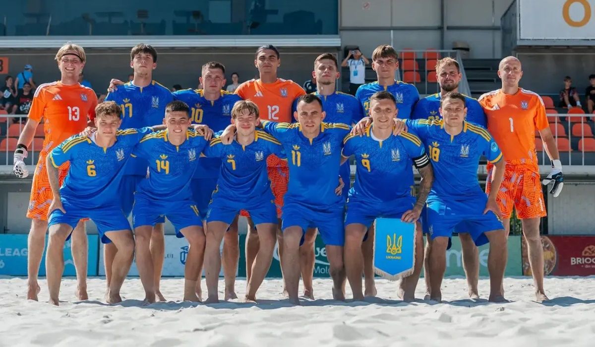 Чоловіча команда України з пляжного футболу / фото: beachsoccer.photoshelter.com