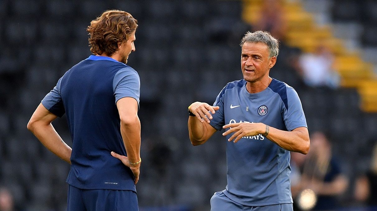 Забарний і Луїс Енріке / Photo by Valerio Pennicino – UEFA/UEFA via Getty Images