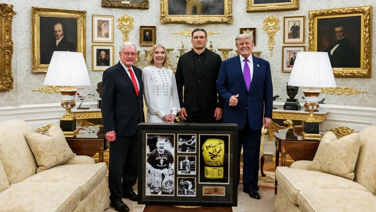 Олександр Усик в Овальному кабінеті Білого дому / фото: instagram.com/usykaa