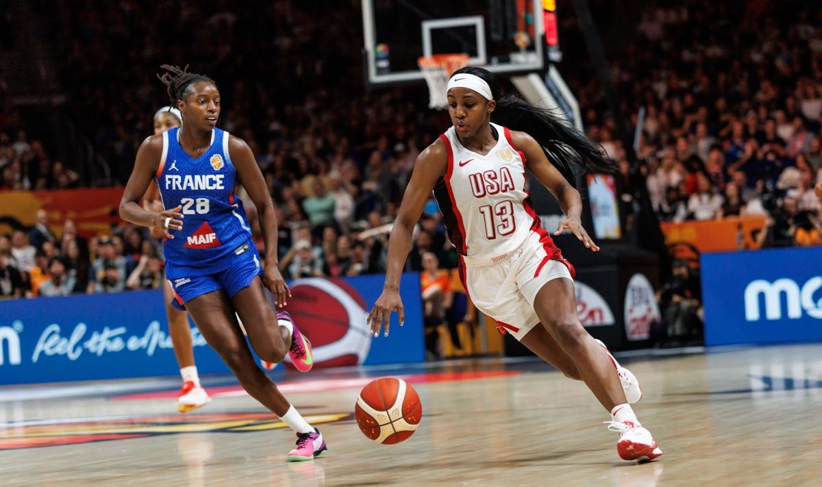 Команда США переграла Францію / FIBA