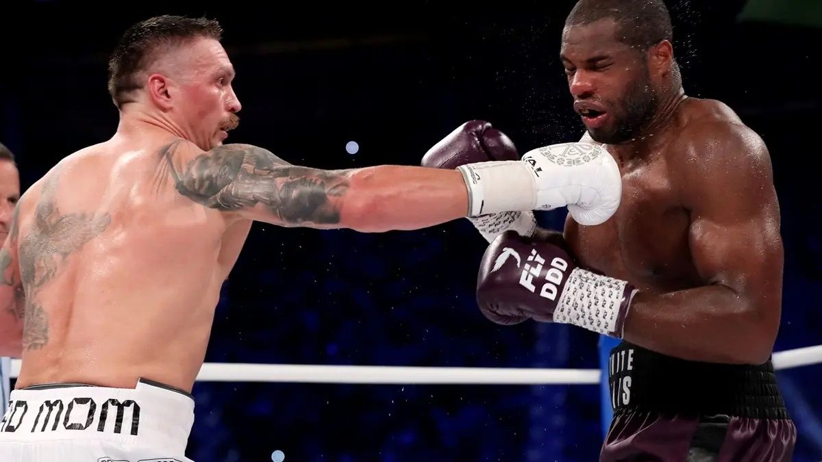 Олександр Усик та Даніель Дюбуа / Getty Images